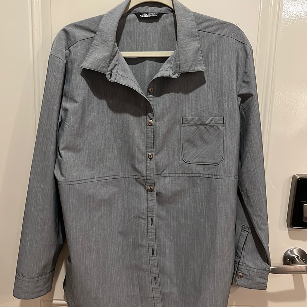 THE NORTHFACE- Grey long sleeve button down blouse.Size large